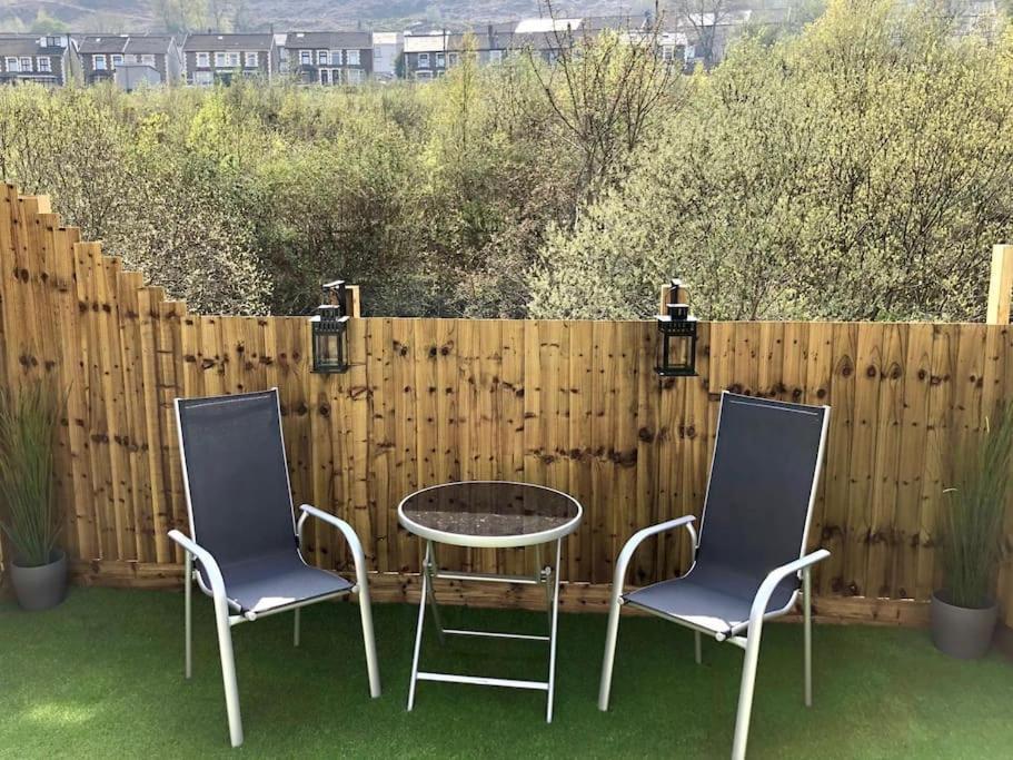 Rhondda Valleys With Breathtaking Riverside Views Llwynypia Bagian luar foto